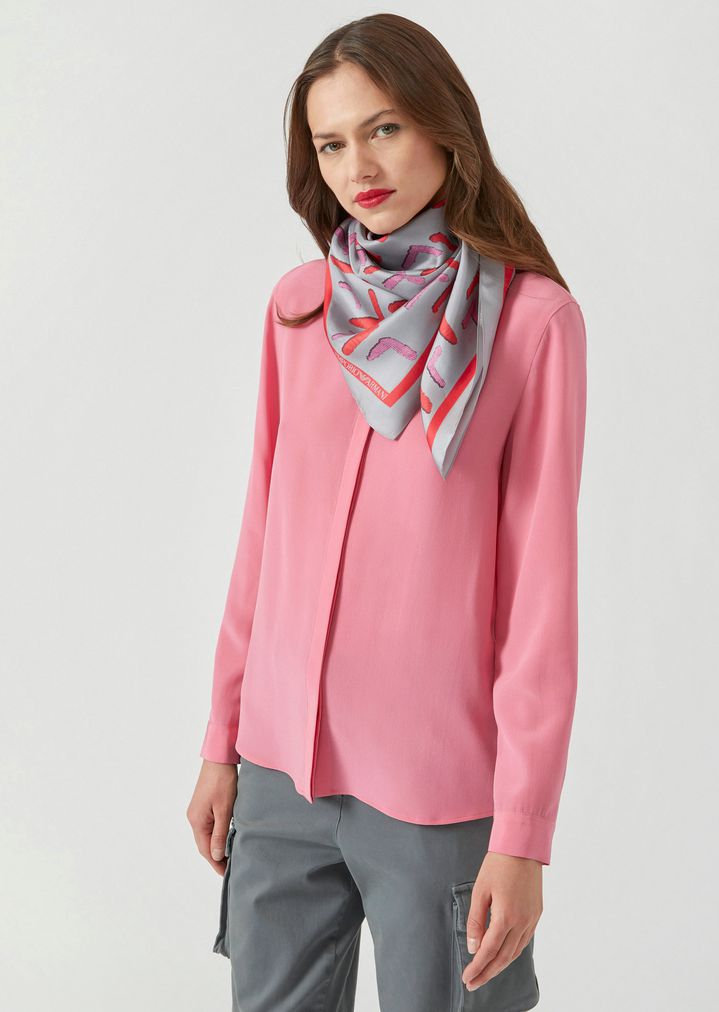 Pañuelo de pura seda con estampado geométrico Pañuelo de pura seda con estampado geométrico