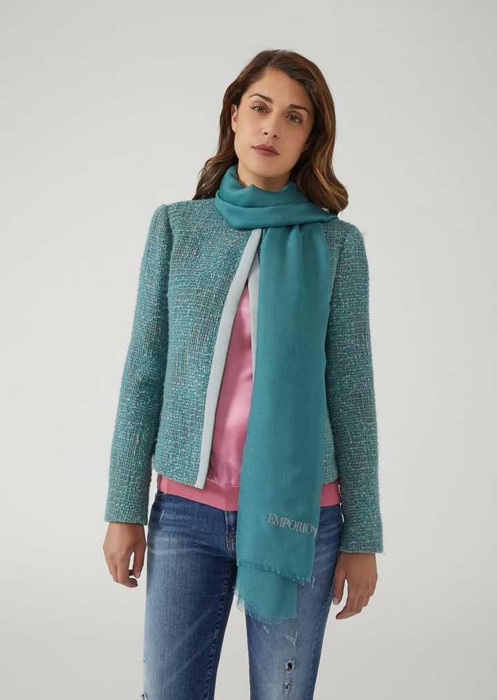 Pañuelo de modal con logotipo flocado Pañuelo de modal con logotipo flocado