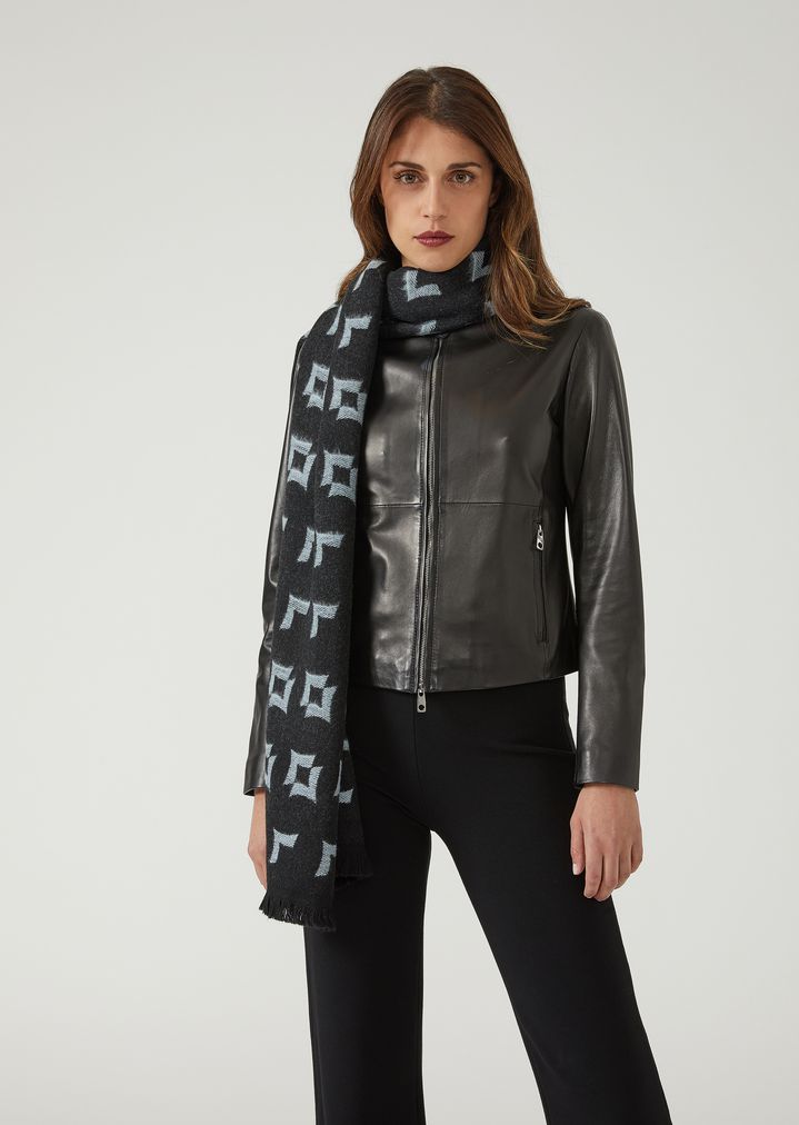 Bufanda de lana pura con motivo de jacquard geométrico Bufanda de lana pura con motivo de jacquard geométrico