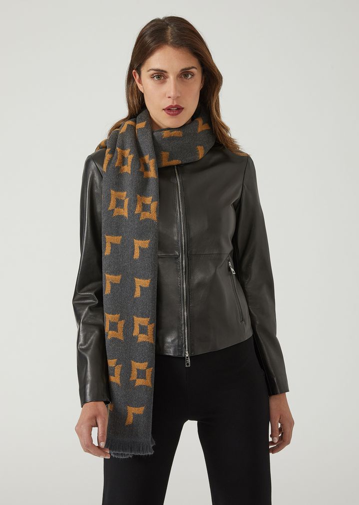 Bufanda de lana pura con motivo de jacquard geométrico Bufanda de lana pura con motivo de jacquard geométrico