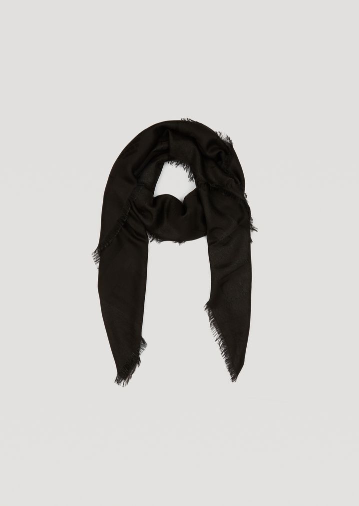 Pañuelo con logotipo por toda la superficie y banda lateral de lúrex Pañuelo con logotipo por toda la superficie y banda lateral de lúrex