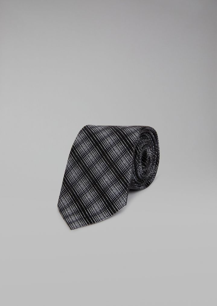 Corbata de seda con estampado de cuadros degradado Corbata de seda con estampado de cuadros degradado