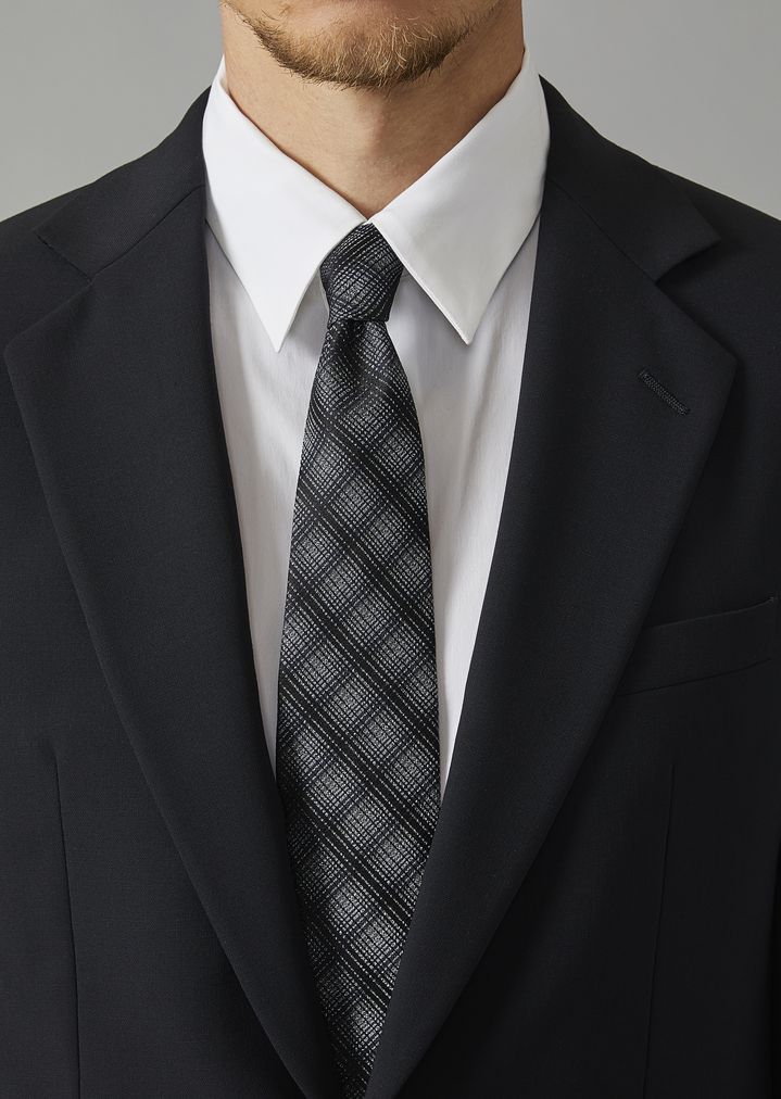 Corbata de seda con estampado de cuadros degradado Corbata de seda con estampado de cuadros degradado