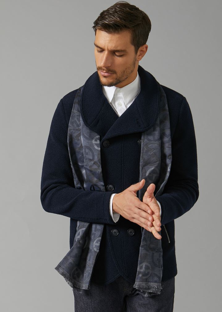 Estola de tejido de jacquard con logotipos GA Estola de tejido de jacquard con logotipos GA