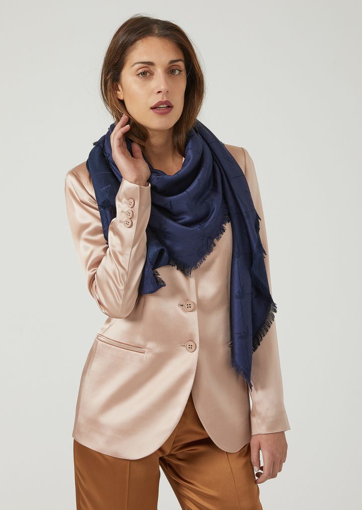 Bufanda de jacquard con flecos Bufanda de jacquard con flecos