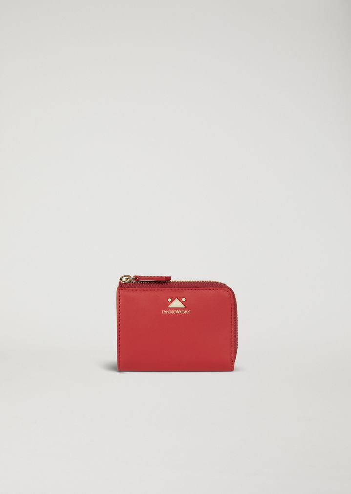 Cartera pequeña de piel con cremallera y detalle de triángulo Cartera pequeña de piel con cremallera y detalle de triángulo