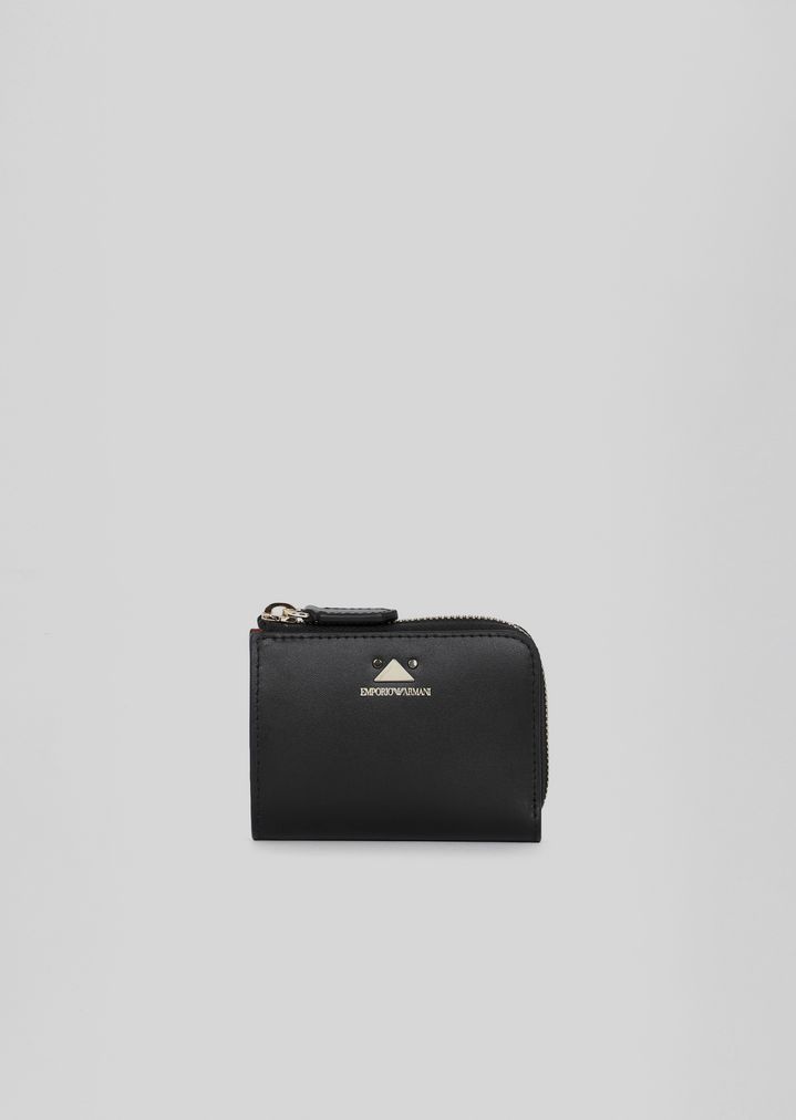 Cartera pequeña de piel con cremallera y detalle de triángulo Cartera pequeña de piel con cremallera y detalle de triángulo