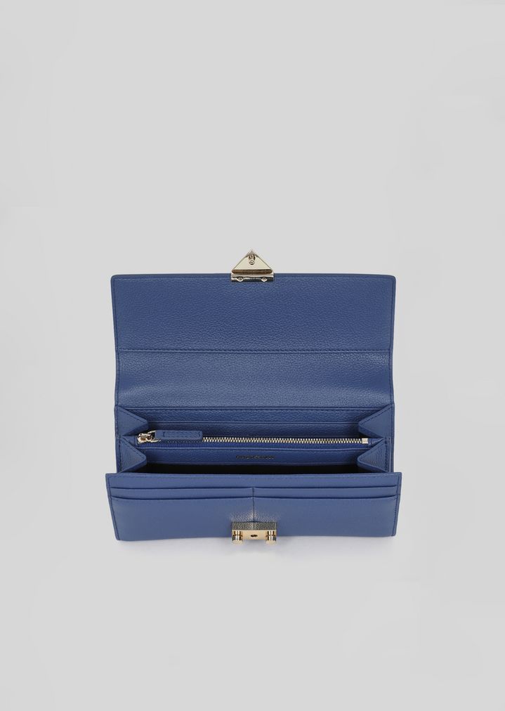 Cartera horizontal de piel con cierre triangular Cartera horizontal de piel con cierre triangular