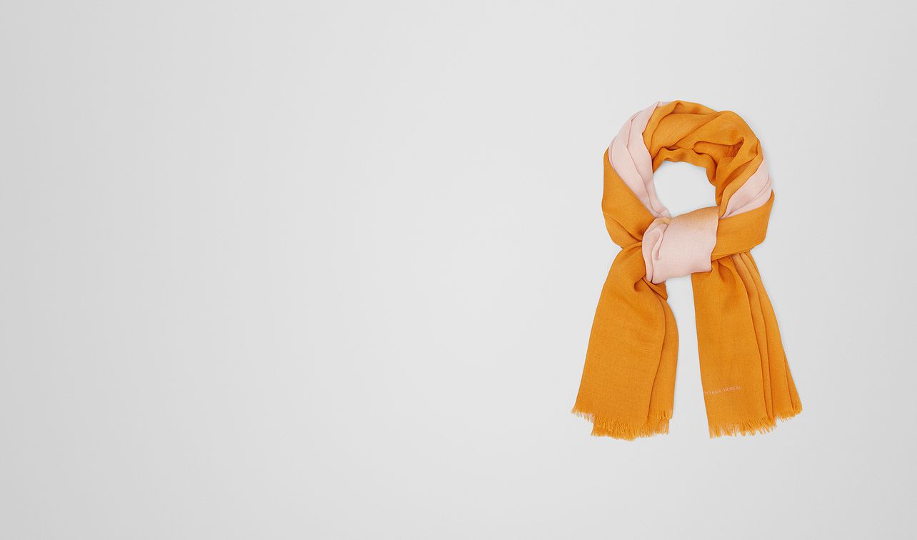 scarf in wool landing