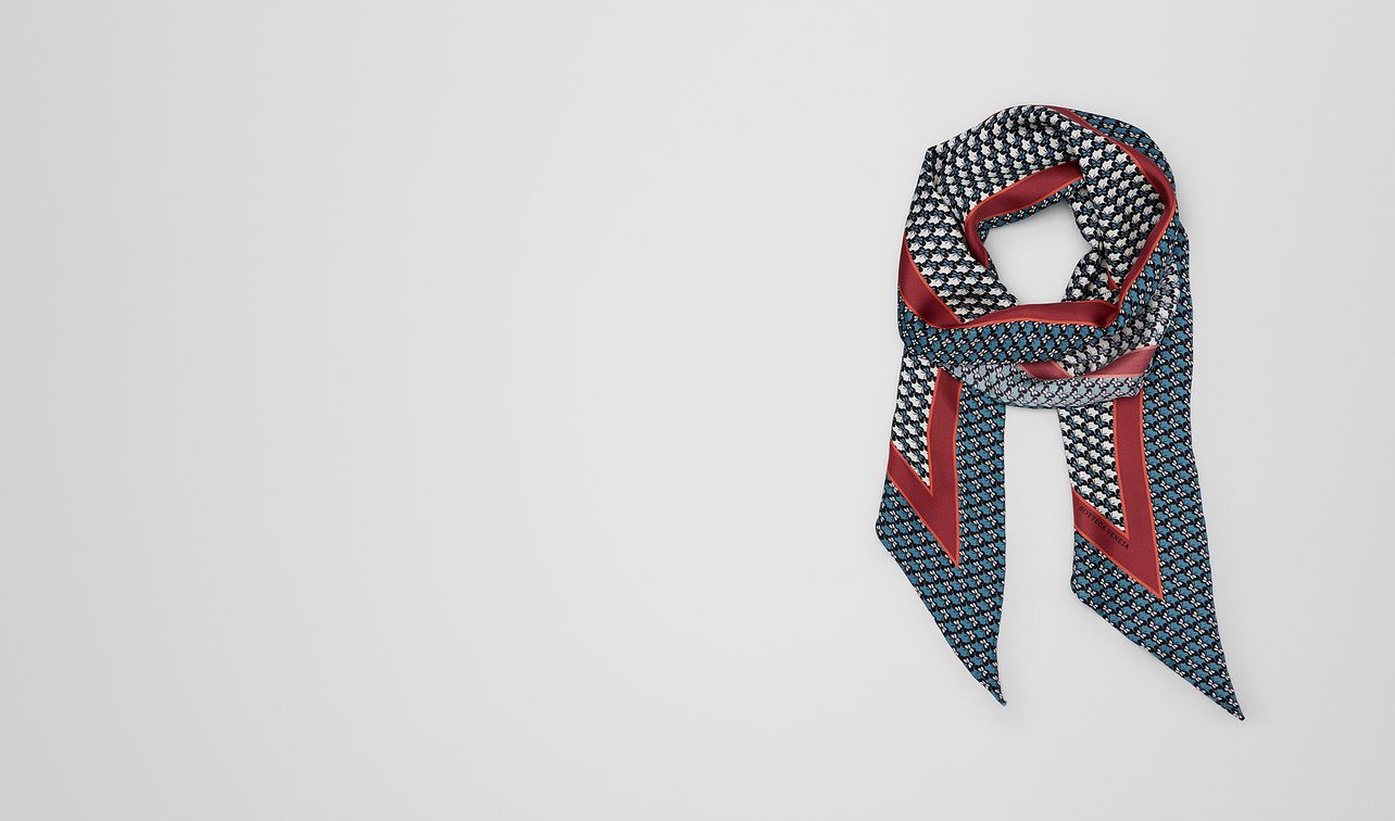 scarf in silk landing
