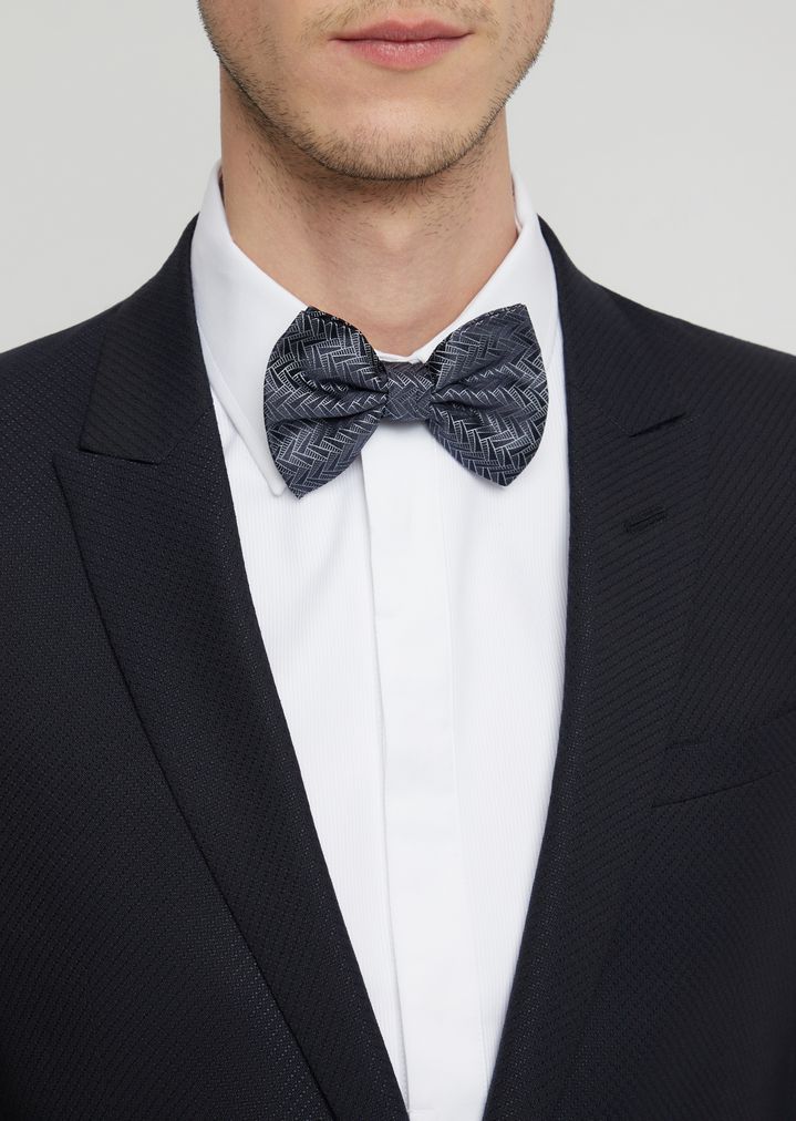 Bow tie in pure silk with geometric 