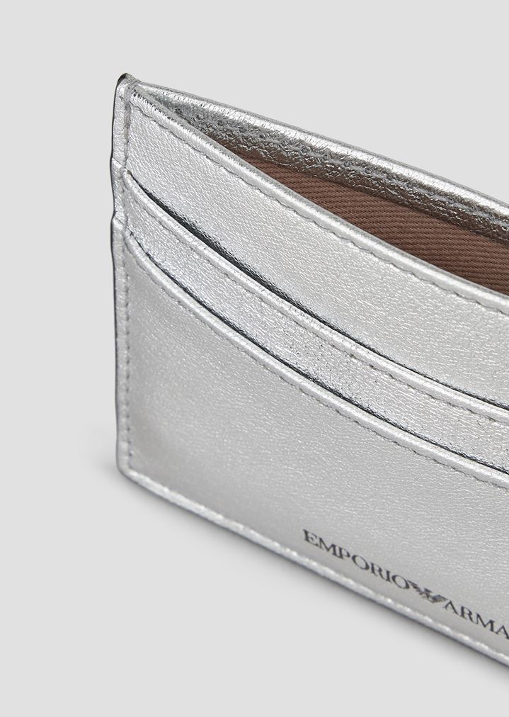 Tarjetero de piel con estampado madrás Tarjetero de piel con estampado madrás