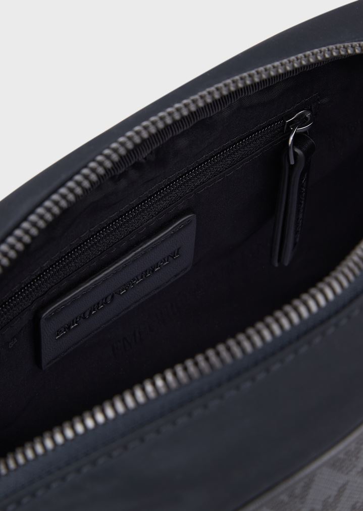 Neceser de belleza de piel sintética con monograma integral Neceser de belleza de piel sintética con monograma integral