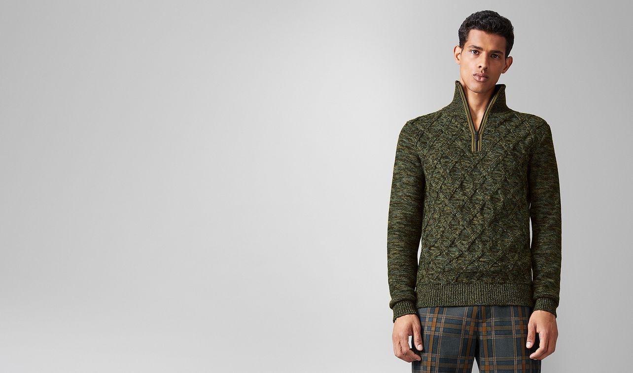 pullover in wool landing