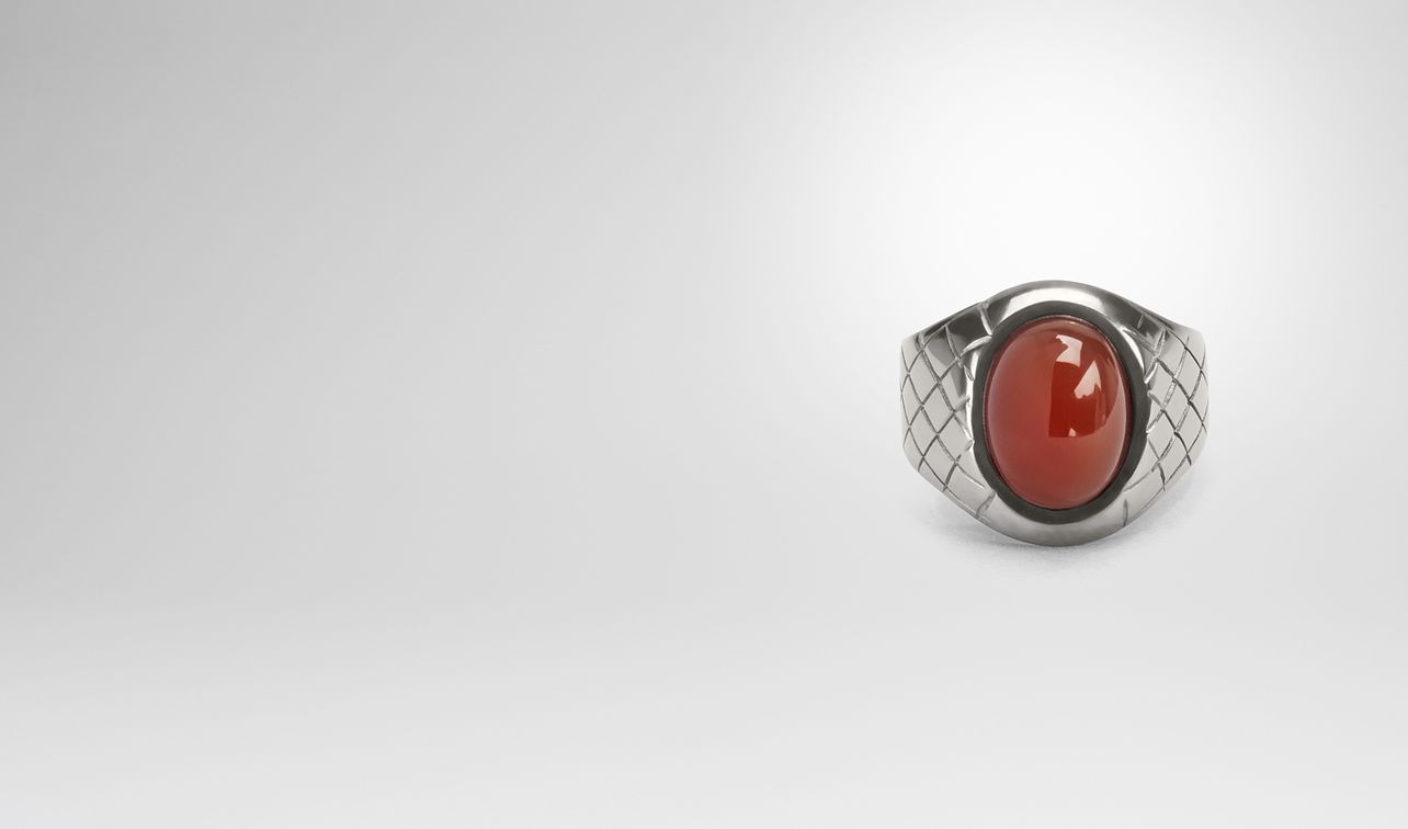 ring in silver and corniola stones, intrecciato detail landing