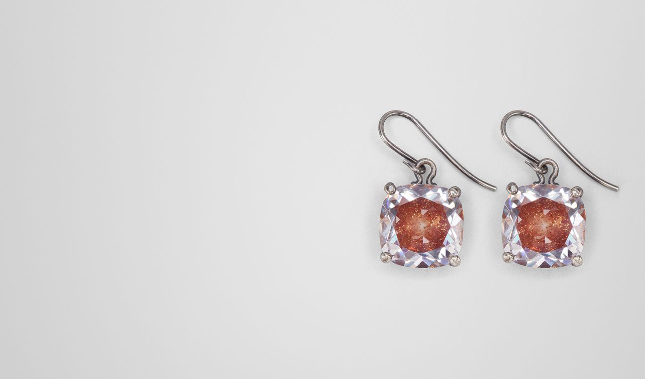 earring in zirconia and enamel landing