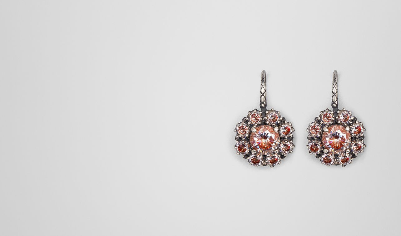 earring in zirconia and enamel landing