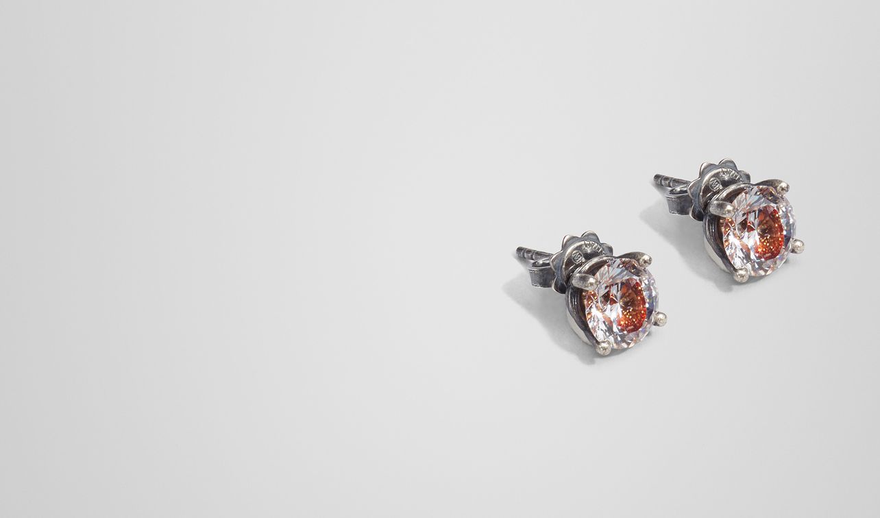 earring in zirconia and enamel landing