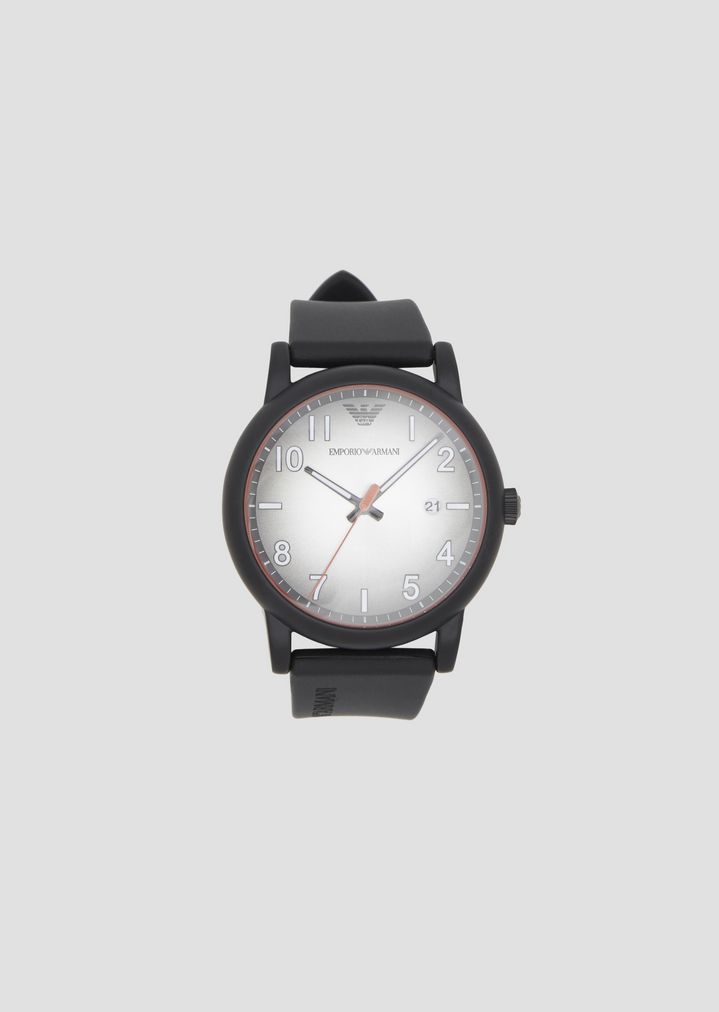 Matt rubber watch with round dial and 