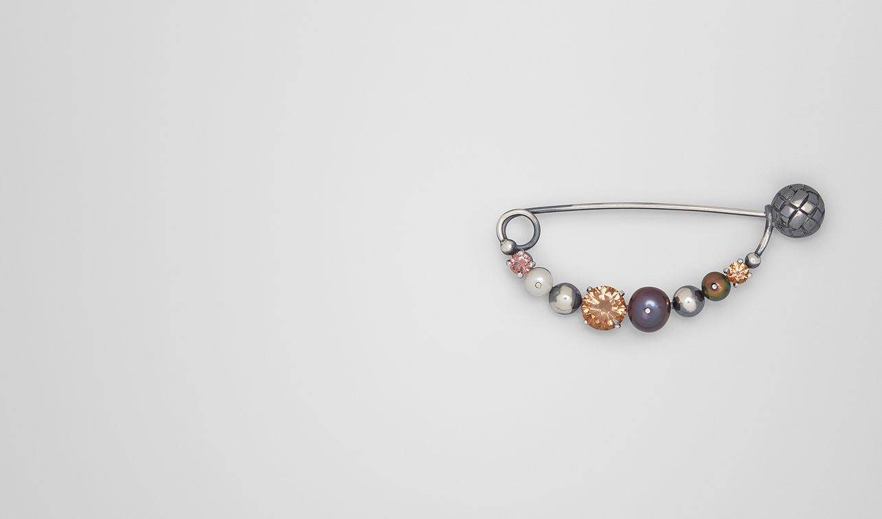 broche avec perles et zircons landing