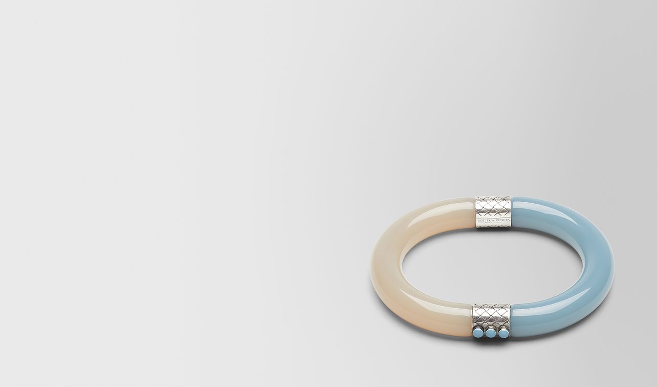 bracelet in resin and silver landing