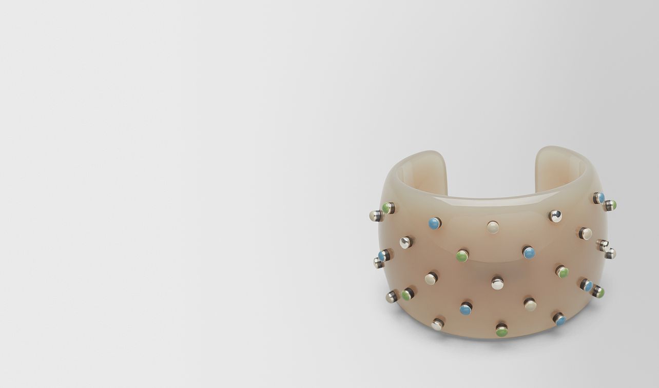 bracelet in resin and silver landing