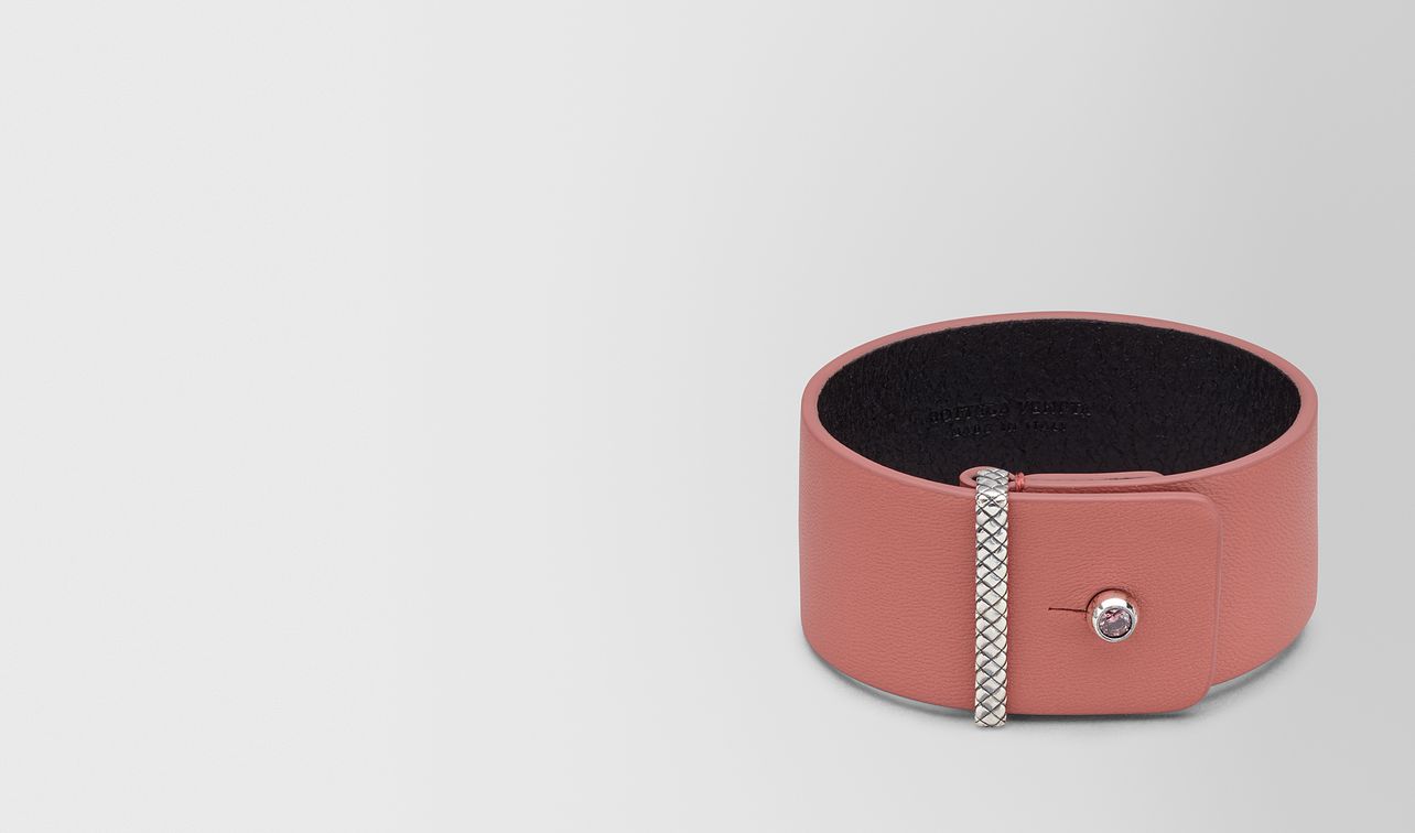 bracelet in leather landing