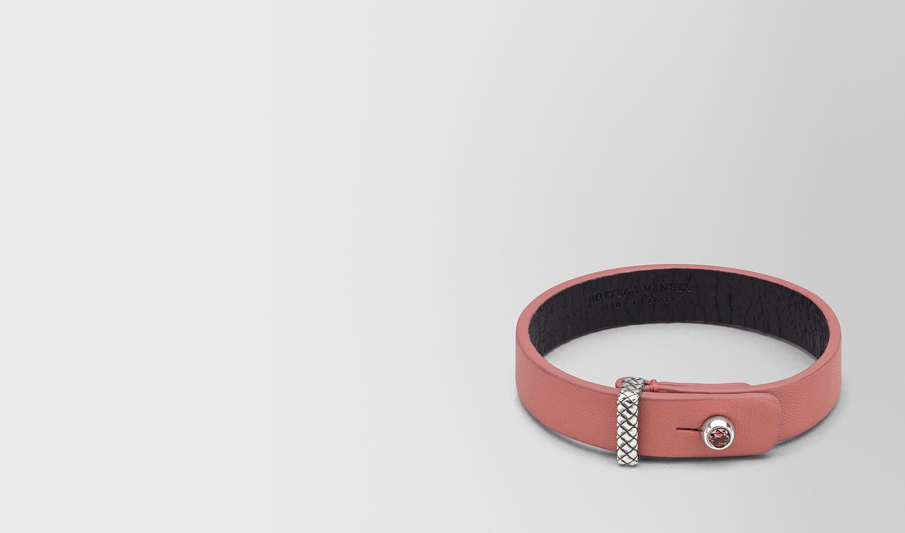 bracelet in leather landing