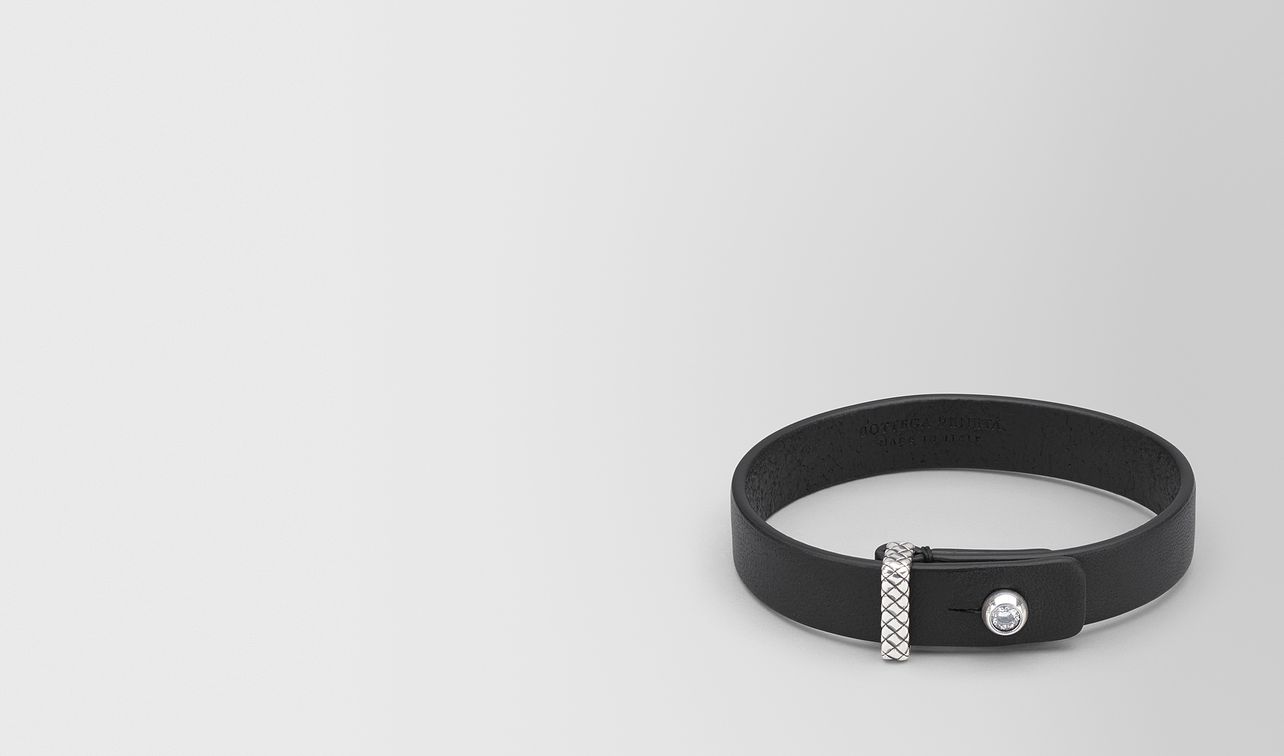 bracelet in leather landing
