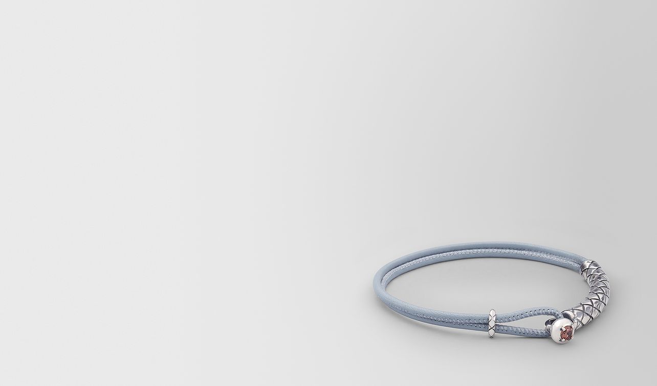 bracelet in leather and silver landing