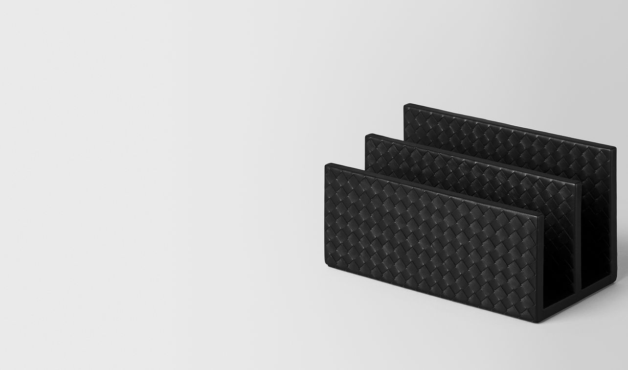 paper holder in nero intrecciato nappa landing