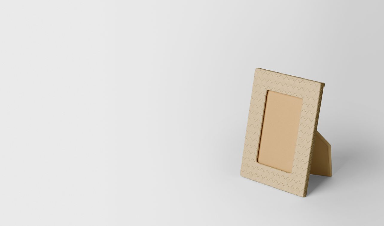 pergamena intrecciato nappa leather small photo frame landing