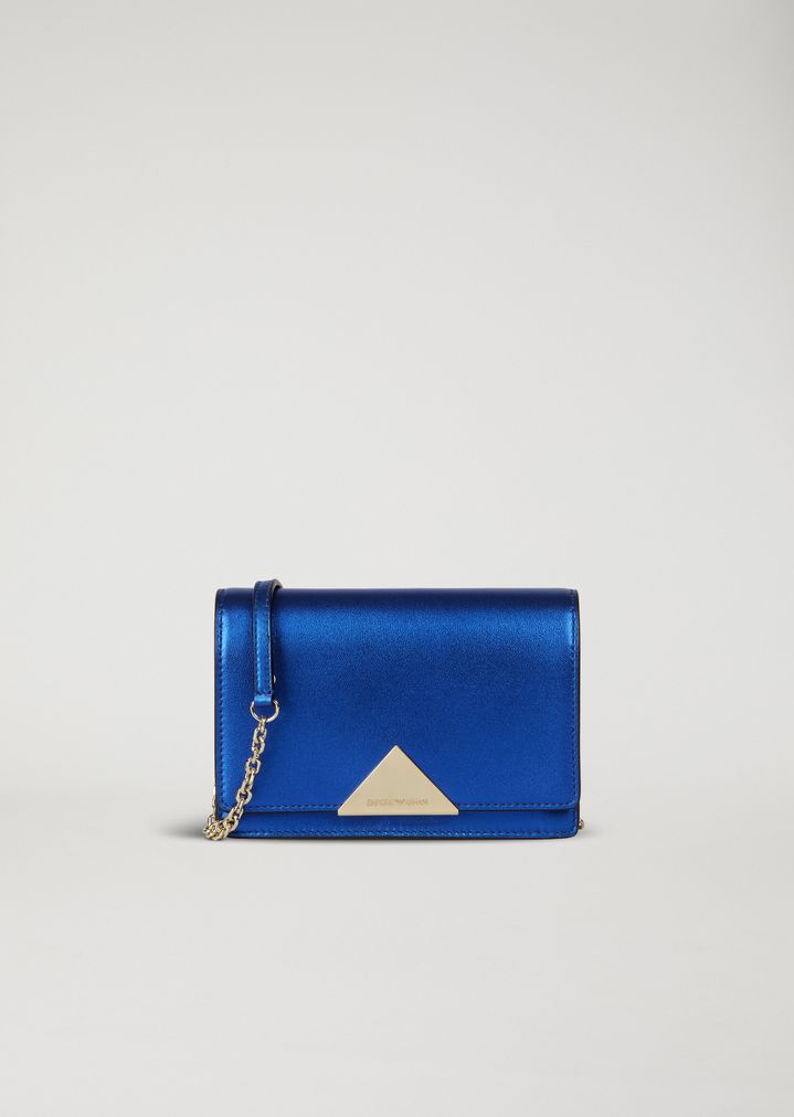 BOLSO DE PIEL LAMINADA CON BANDOLERA BOLSO DE PIEL LAMINADA CON BANDOLERA