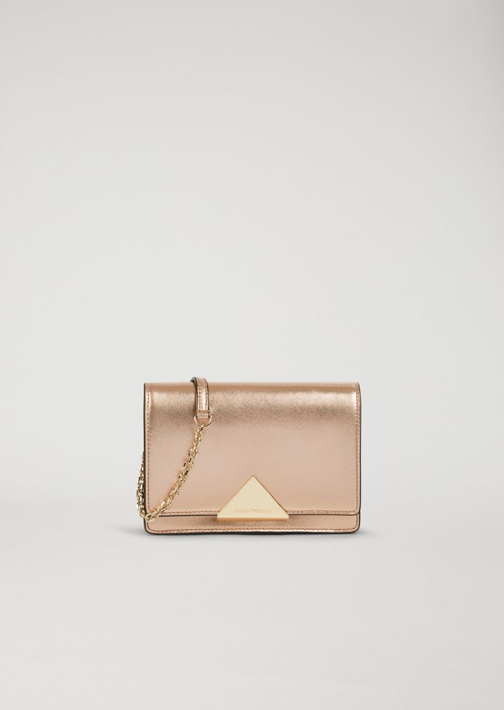 BOLSO DE PIEL LAMINADA CON BANDOLERA BOLSO DE PIEL LAMINADA CON BANDOLERA