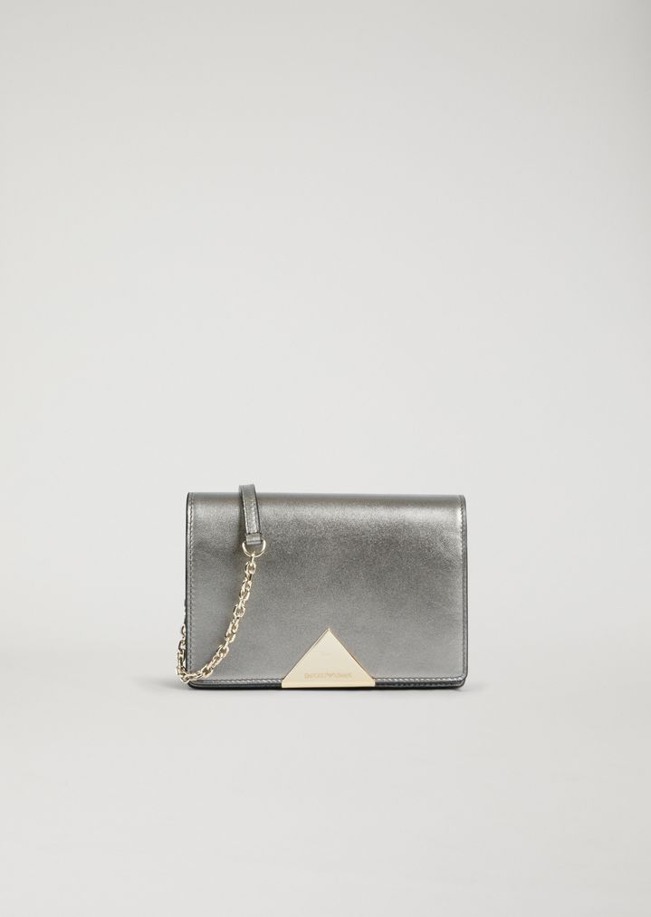 BOLSO DE PIEL LAMINADA CON BANDOLERA BOLSO DE PIEL LAMINADA CON BANDOLERA