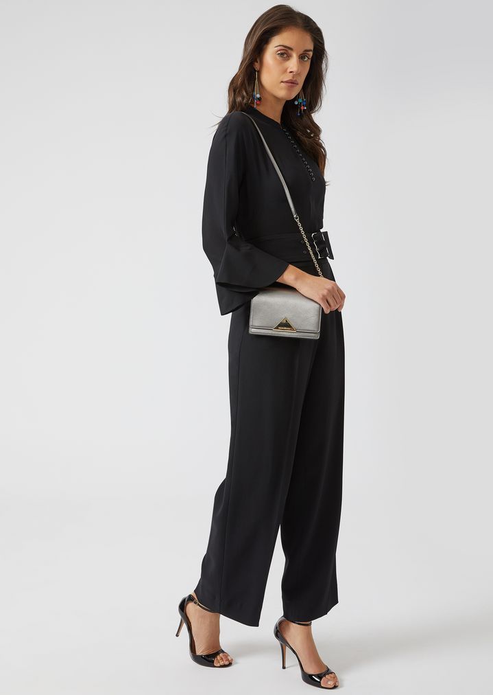 BOLSO DE PIEL LAMINADA CON BANDOLERA BOLSO DE PIEL LAMINADA CON BANDOLERA