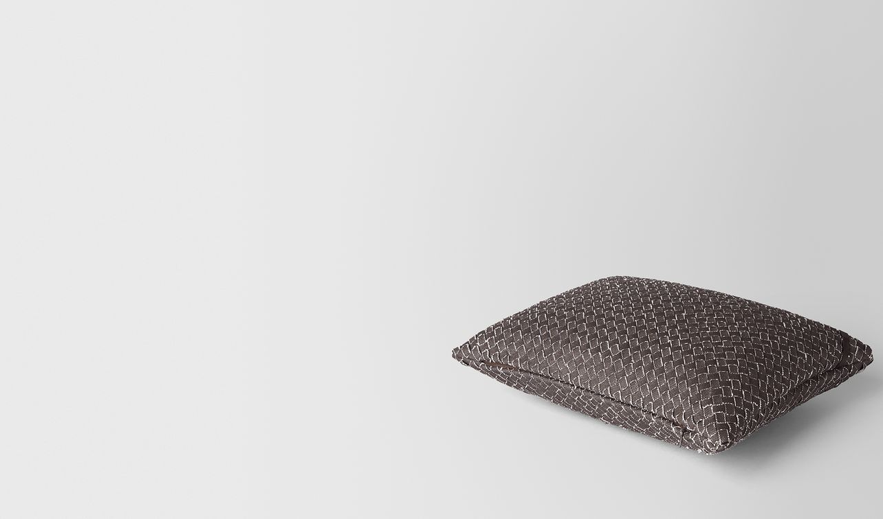 carbone intrecciato linen rectangular pillow landing