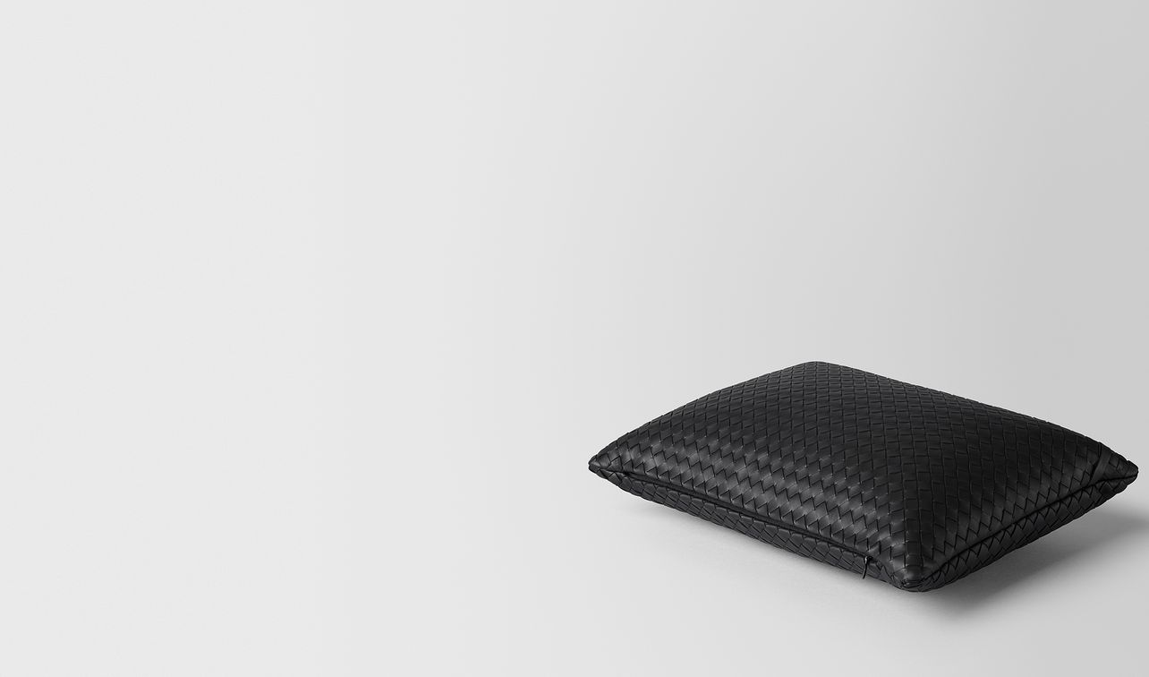 coussin rectangulaire en cuir nappa intrecciato nero landing