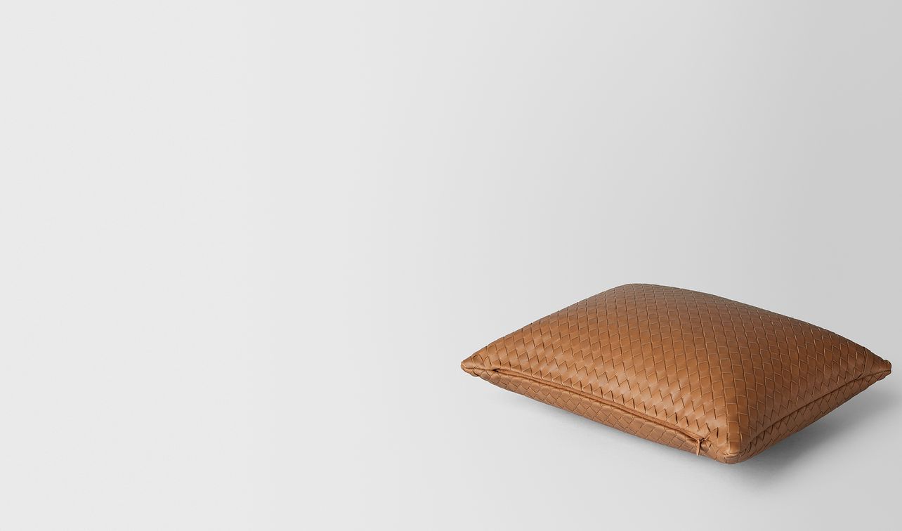 noce intrecciato nappa leather rectangular pillow landing