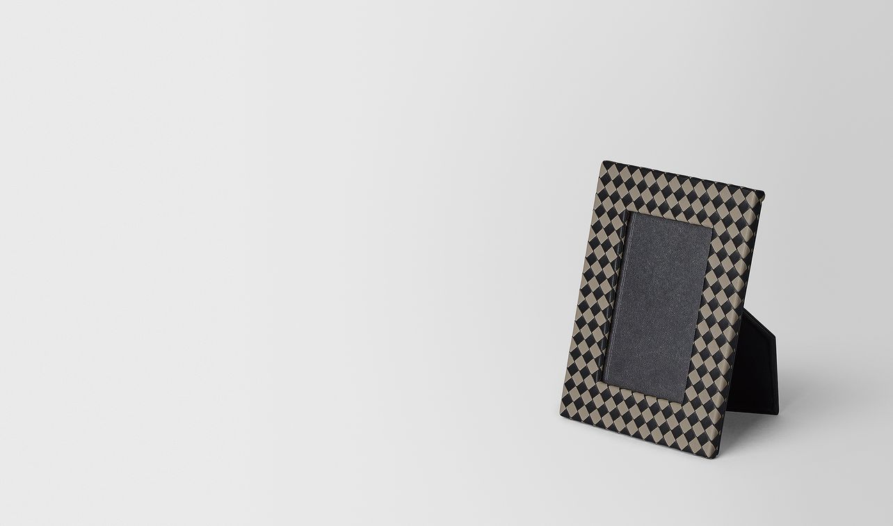 small photo frame in intrecciato chequer landing