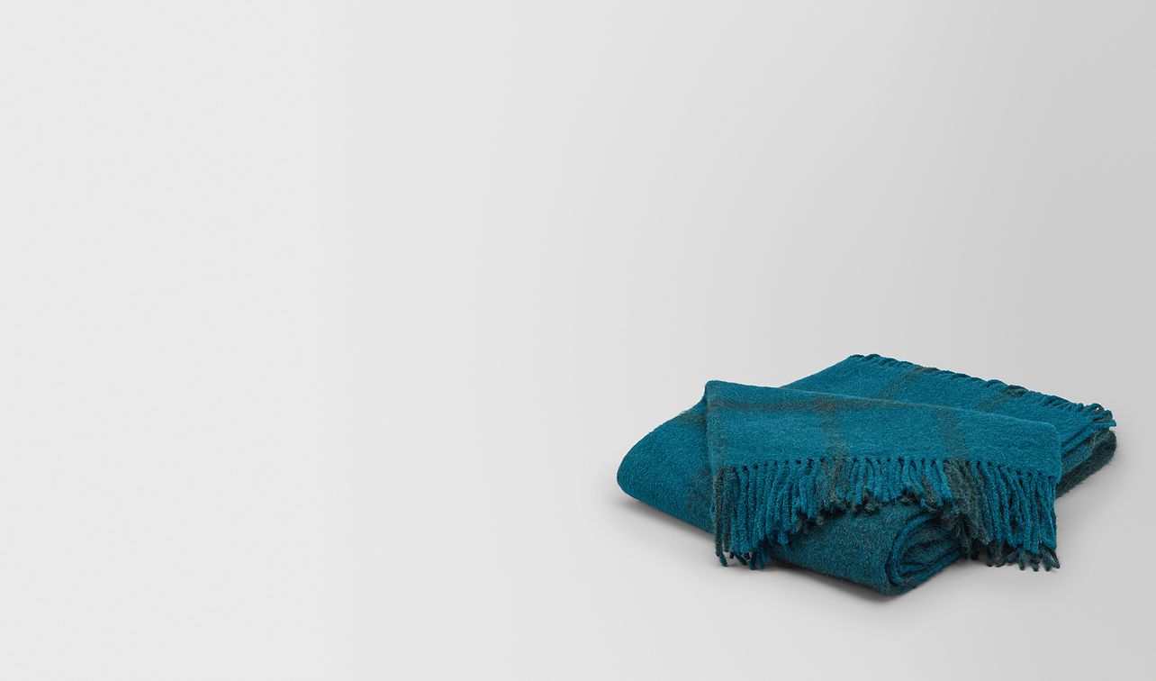kaunis blanket in alpaca and wool landing