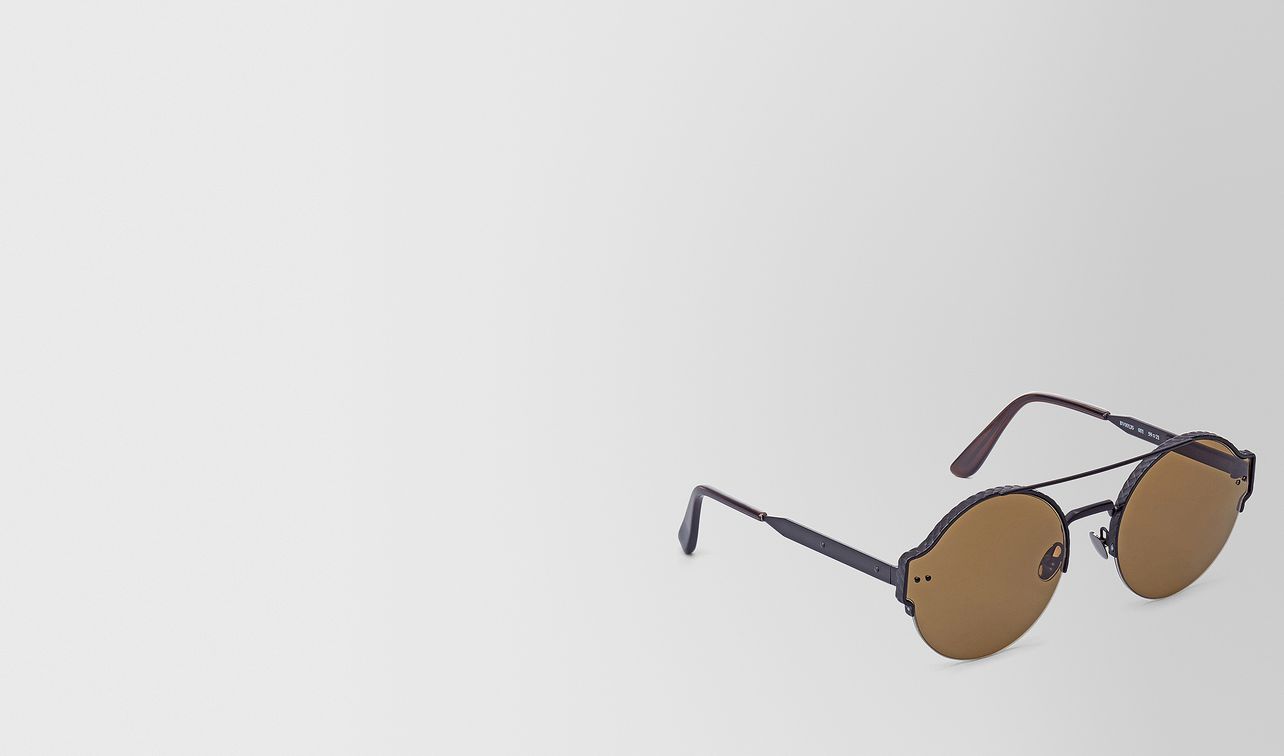 sunglasses in black metal with brown lens landing