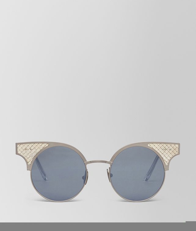 BOTTEGA VENETA BV15 SUNGLASSES IN SILVER TITANIUM, LIGHT SILVER MIRROR LENS AND STERLING SILVER INTRECCIATO DETAILS
Sunglasses Woman fp