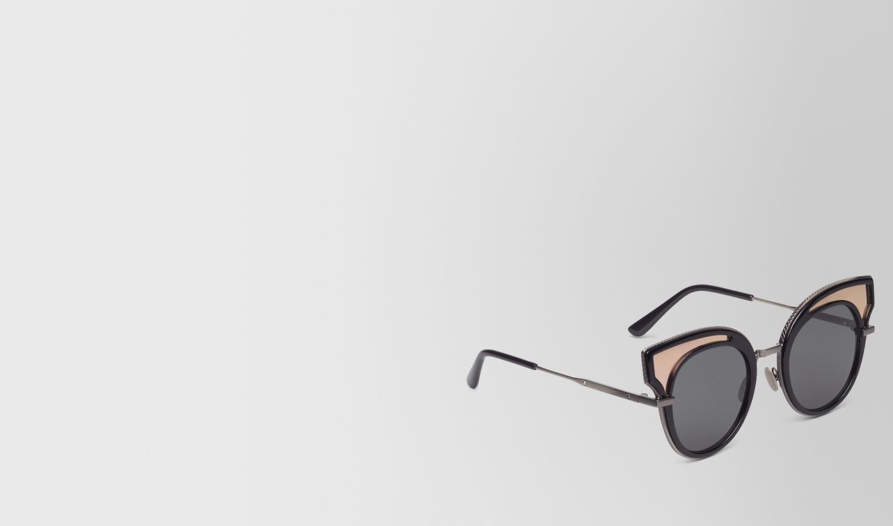 sunglasses in shiny black acetate, solid grey lenses landing