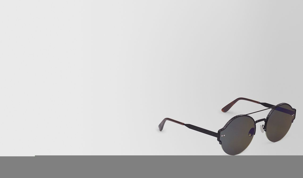 sunglasses in black metal, light grey lenses landing