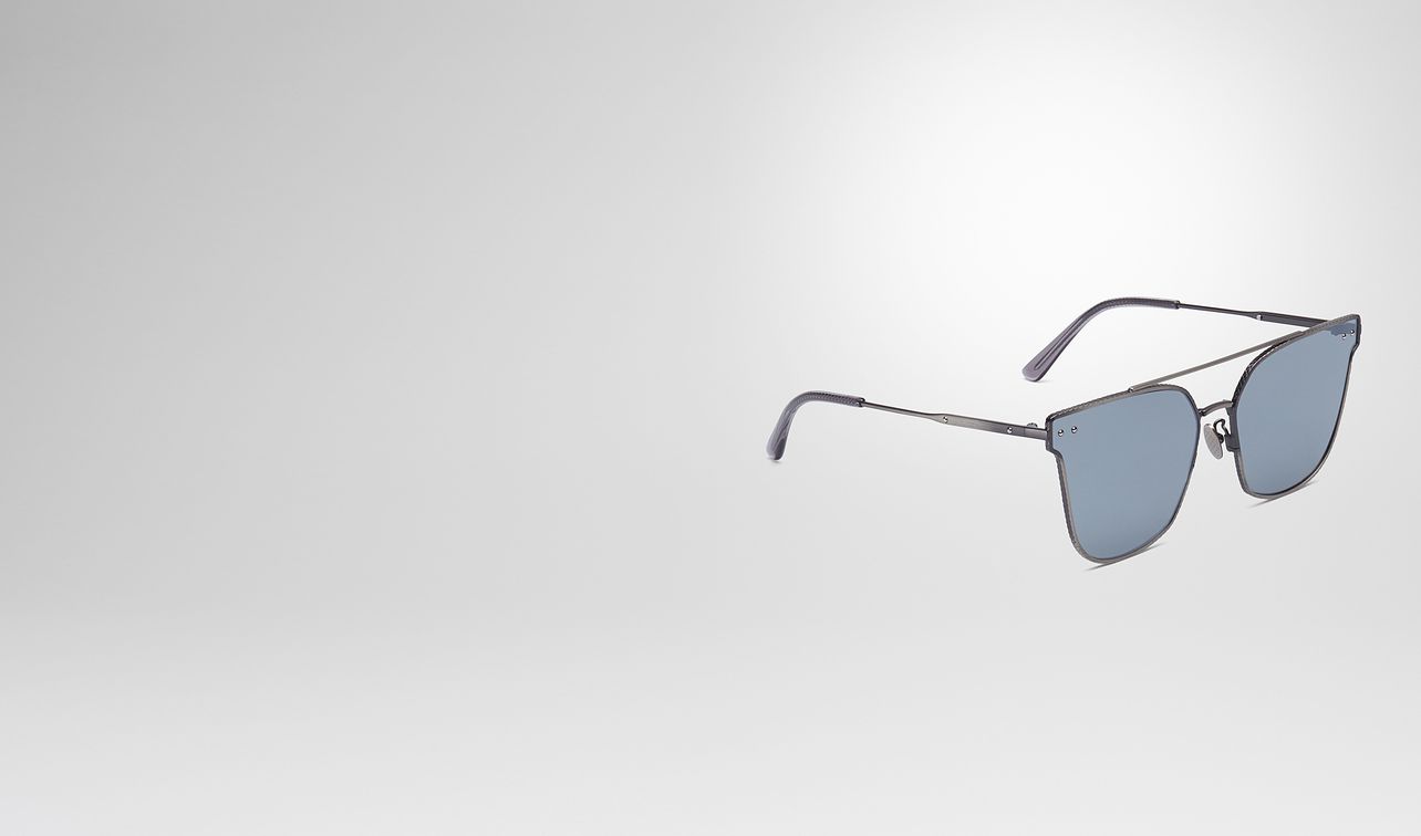 sonnenbrille aus metall in silver landing