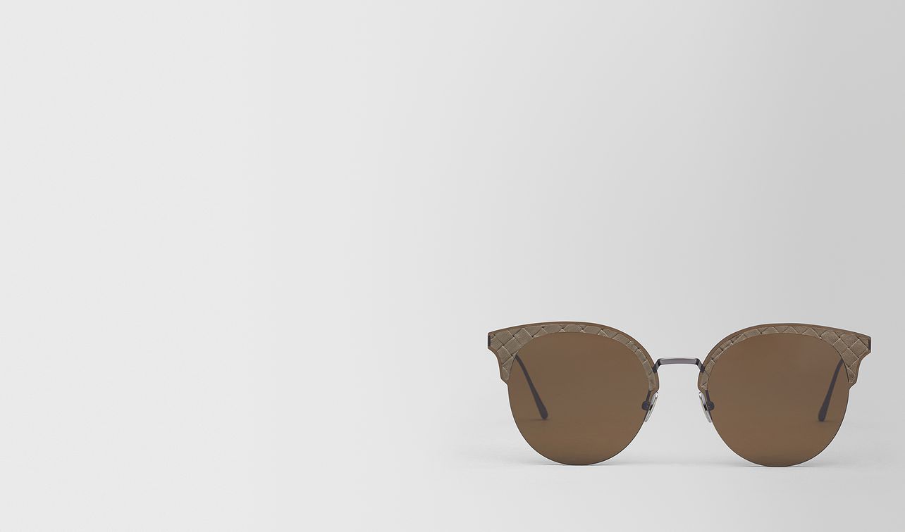 sonnenbrille aus metall in brown landing