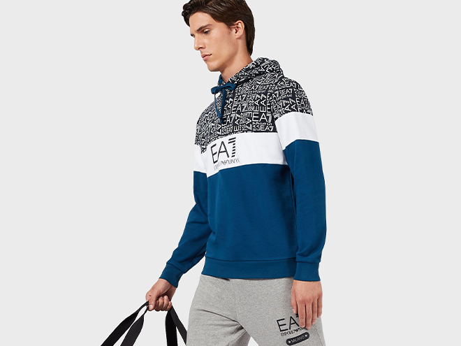 Ihre Tochter und ihre Garderobe